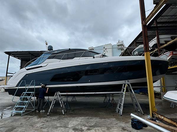 Ceramic coating services for Miami boats, provided by Marine Wraps.